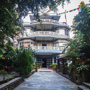 Hotel Silver Oaks Inn